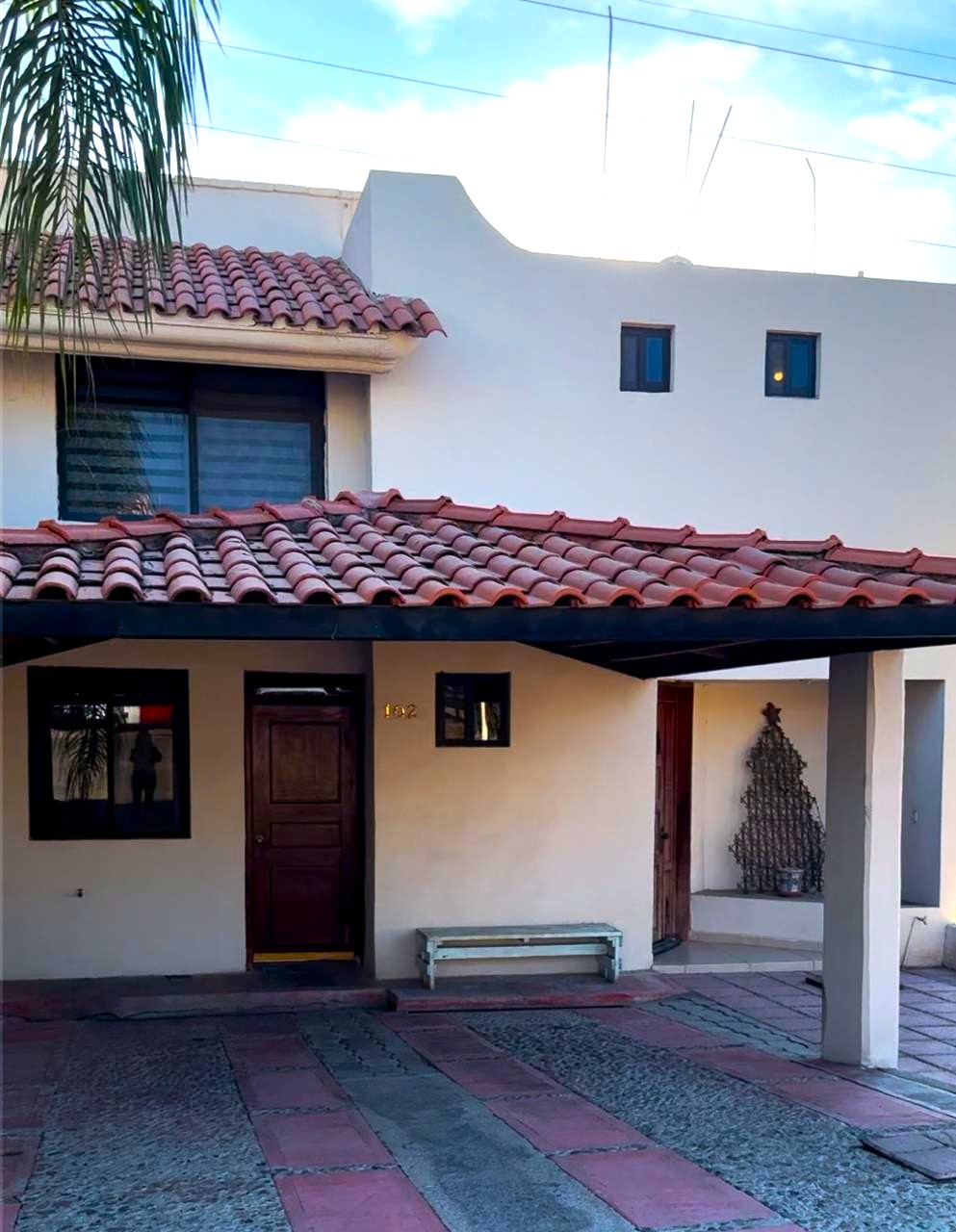 CASA EN VENTA EN PRIVADO CON ALBERCA EN LEÓN GTO ZONA NORTE